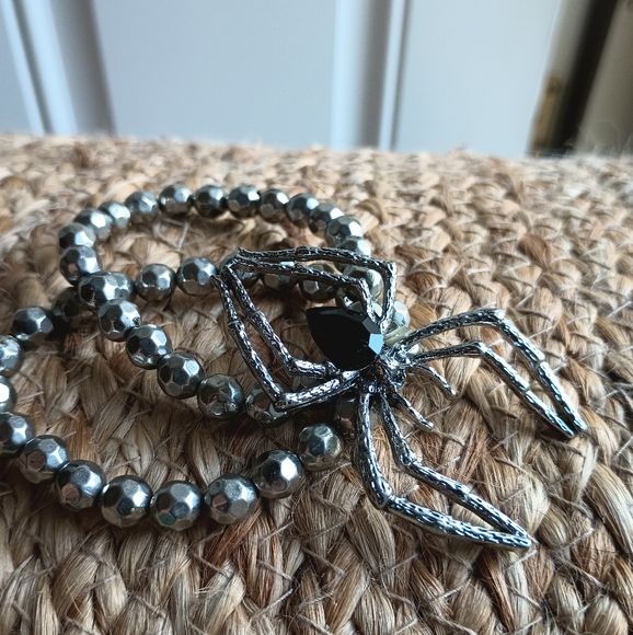 Black Crystal Spider Bracelet🕸️ - Picture 2 of 5